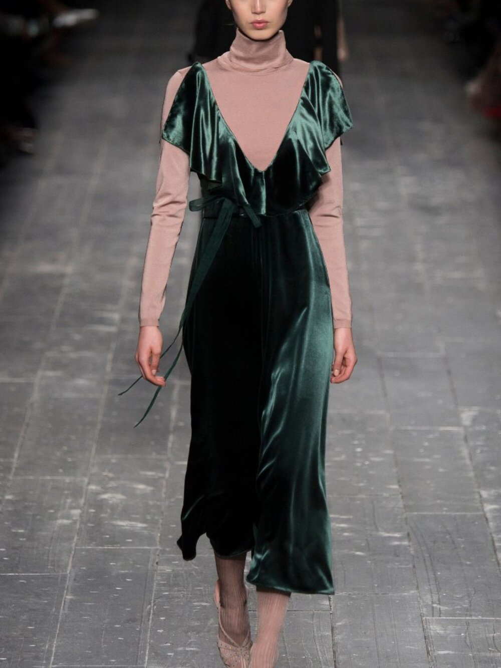 Valentino AW16 Runway Green Velvet Ruffle-Neck Midi Dress